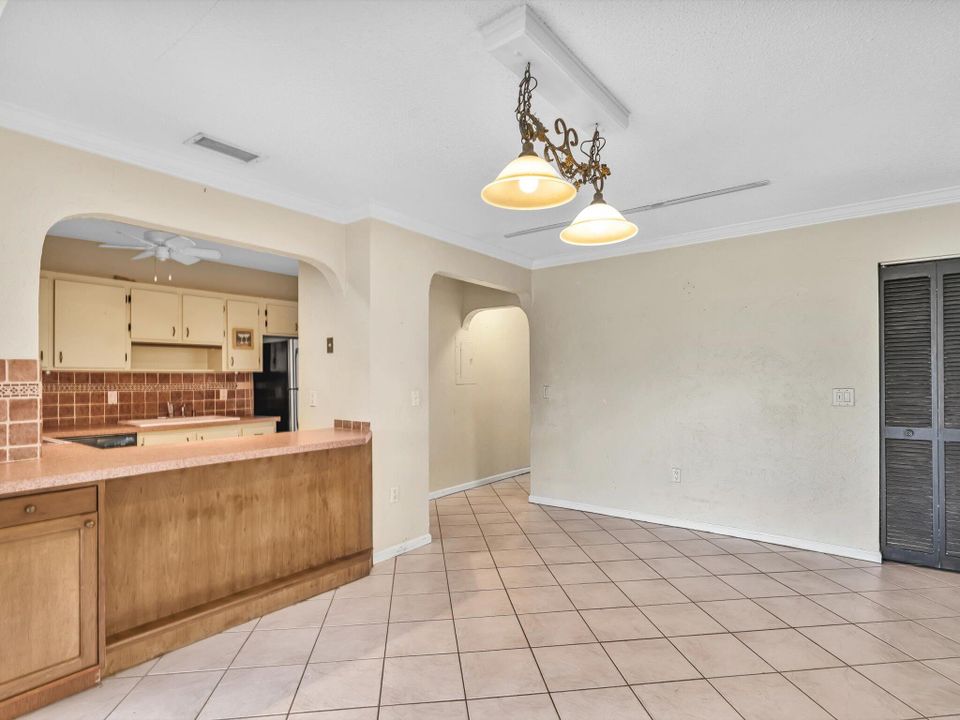 Active With Contract: $249,900 (2 beds, 2 baths, 1020 Square Feet)