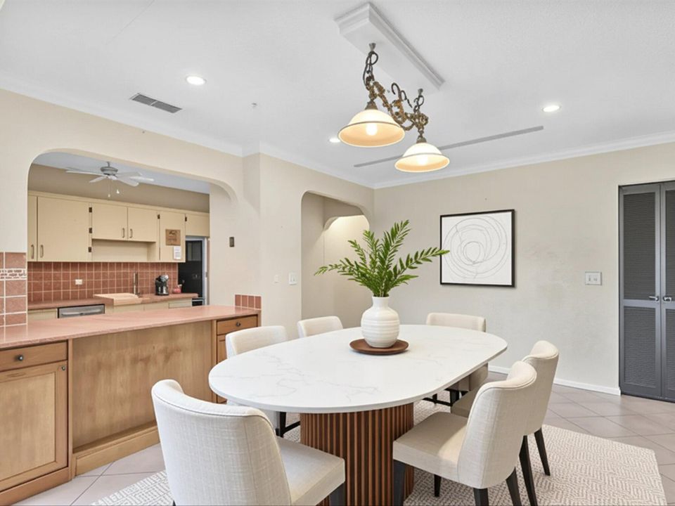 Active With Contract: $249,900 (2 beds, 2 baths, 1020 Square Feet)