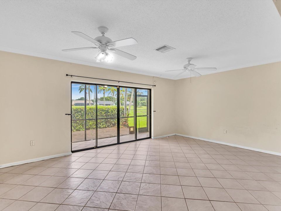 Active With Contract: $249,900 (2 beds, 2 baths, 1020 Square Feet)