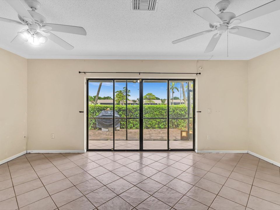 Active With Contract: $249,900 (2 beds, 2 baths, 1020 Square Feet)