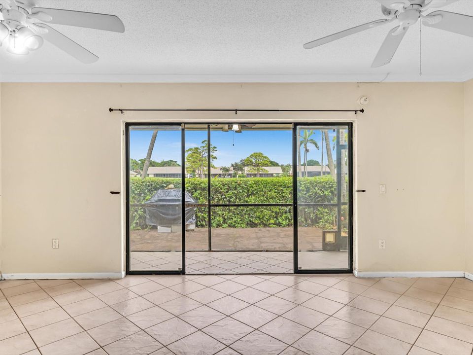 Active With Contract: $249,900 (2 beds, 2 baths, 1020 Square Feet)