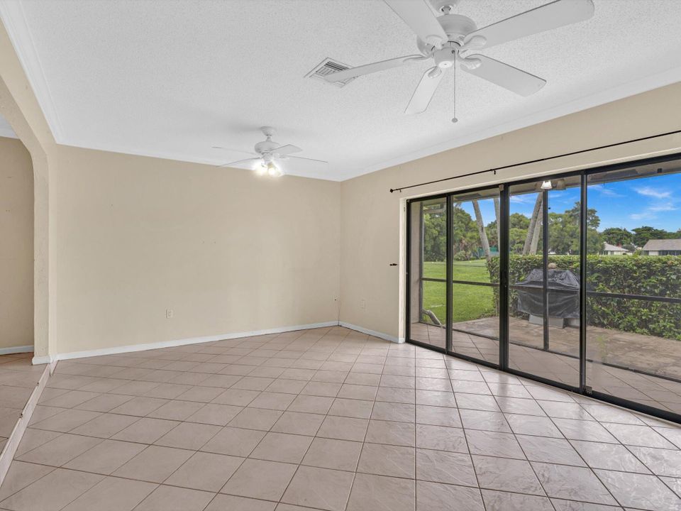 Active With Contract: $249,900 (2 beds, 2 baths, 1020 Square Feet)