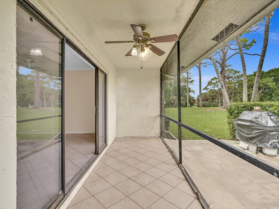 Active With Contract: $249,900 (2 beds, 2 baths, 1020 Square Feet)