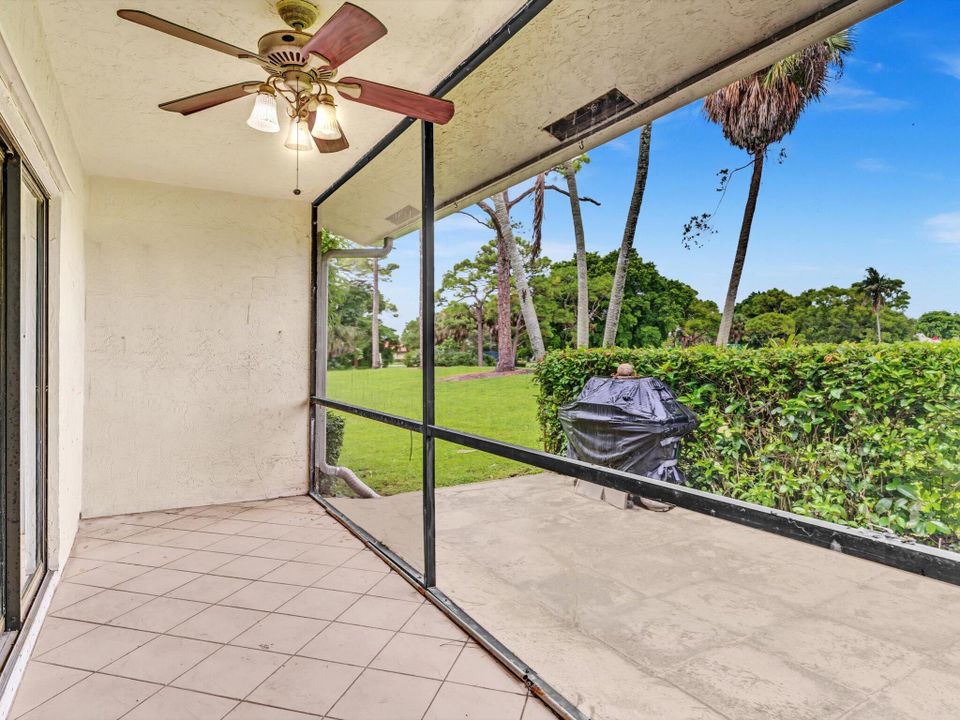 Active With Contract: $249,900 (2 beds, 2 baths, 1020 Square Feet)