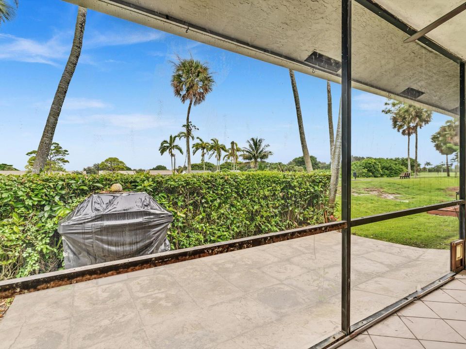 Active With Contract: $249,900 (2 beds, 2 baths, 1020 Square Feet)