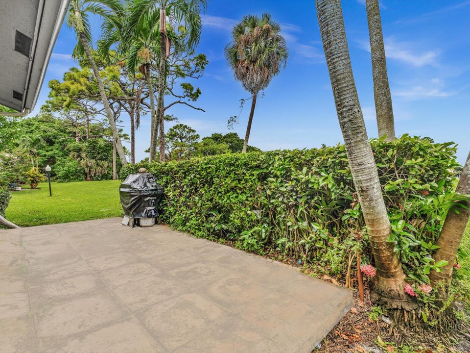 Active With Contract: $249,900 (2 beds, 2 baths, 1020 Square Feet)