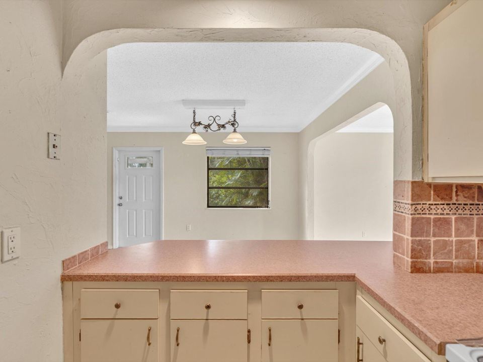 Active With Contract: $249,900 (2 beds, 2 baths, 1020 Square Feet)