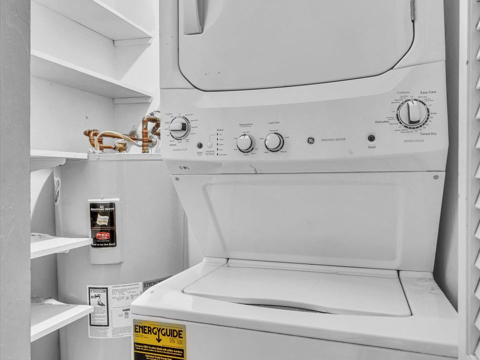 Active With Contract: $249,900 (2 beds, 2 baths, 1020 Square Feet)