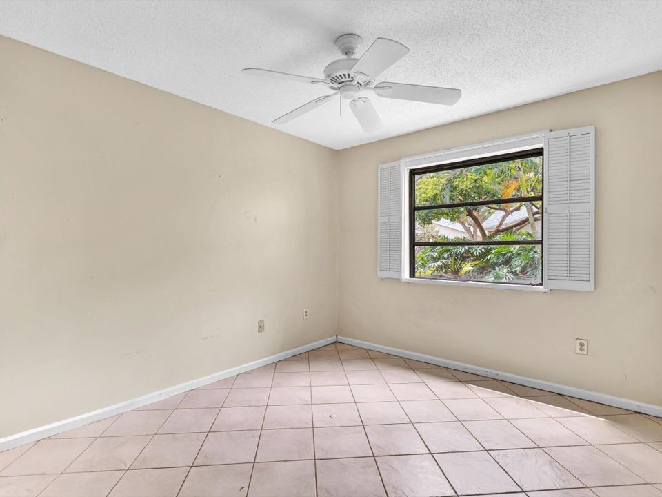 Active With Contract: $249,900 (2 beds, 2 baths, 1020 Square Feet)