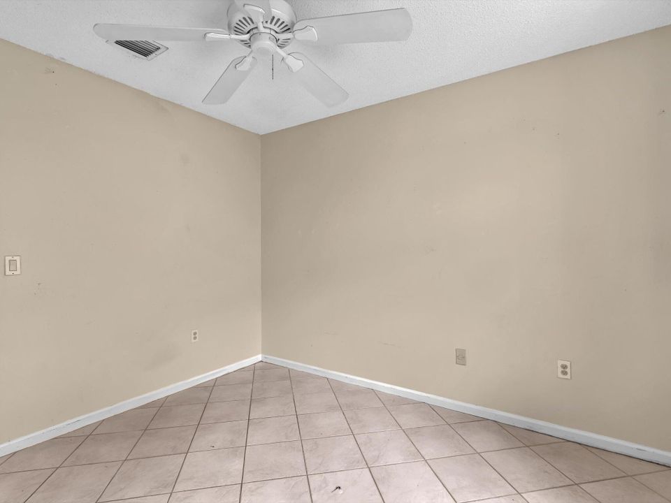 Active With Contract: $249,900 (2 beds, 2 baths, 1020 Square Feet)