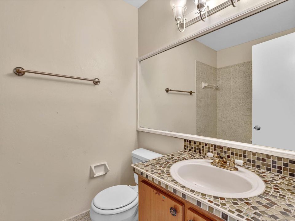 Active With Contract: $249,900 (2 beds, 2 baths, 1020 Square Feet)