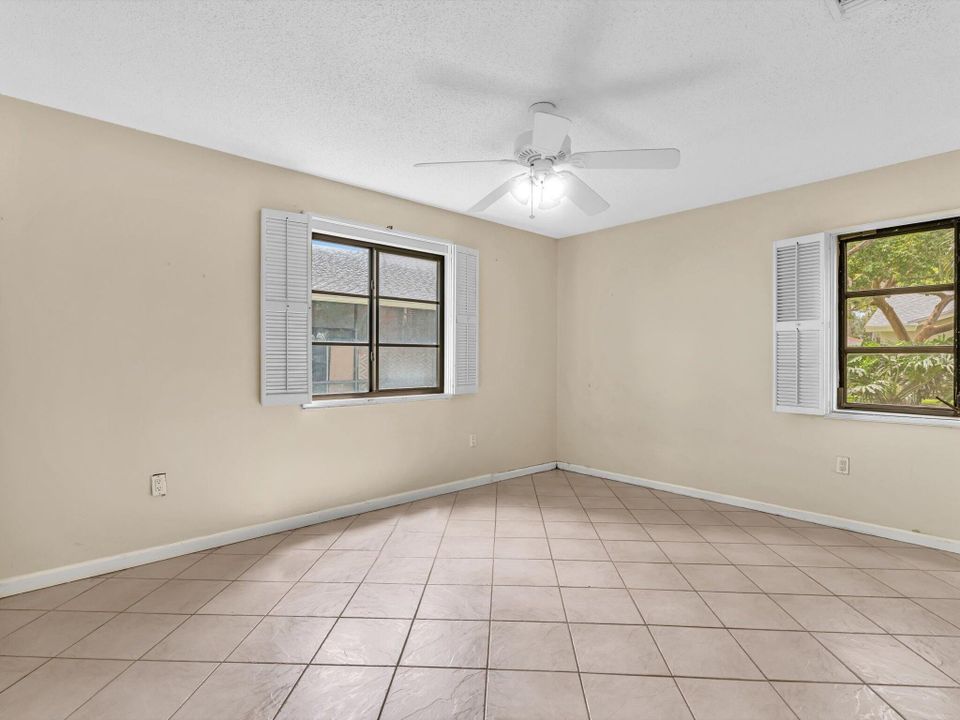 Active With Contract: $249,900 (2 beds, 2 baths, 1020 Square Feet)