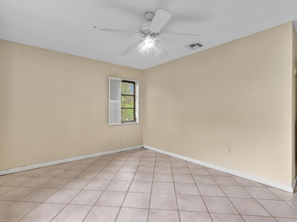 Active With Contract: $249,900 (2 beds, 2 baths, 1020 Square Feet)