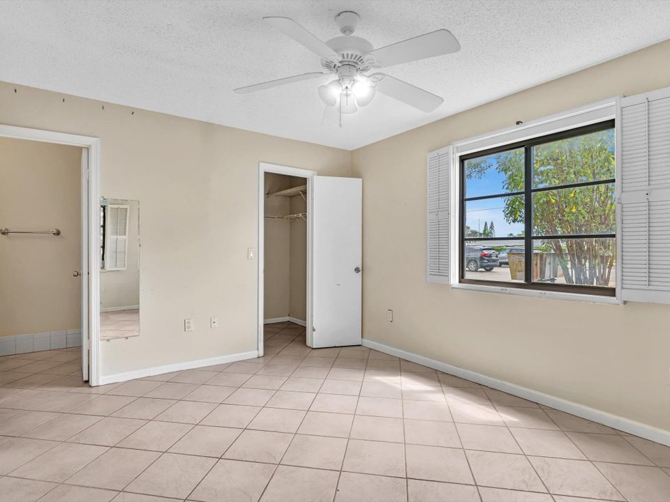Active With Contract: $249,900 (2 beds, 2 baths, 1020 Square Feet)