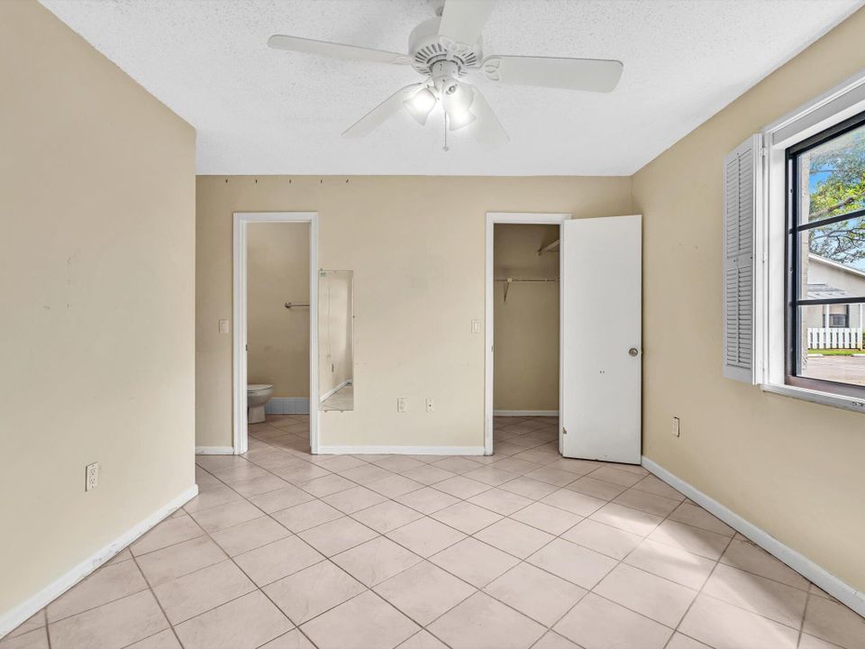 Active With Contract: $249,900 (2 beds, 2 baths, 1020 Square Feet)