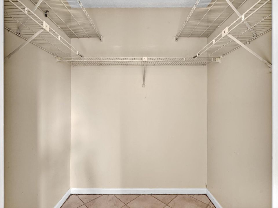 Active With Contract: $249,900 (2 beds, 2 baths, 1020 Square Feet)