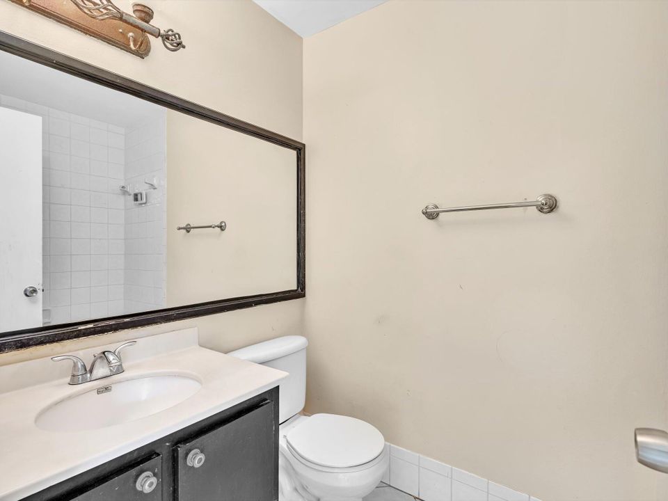 Active With Contract: $249,900 (2 beds, 2 baths, 1020 Square Feet)