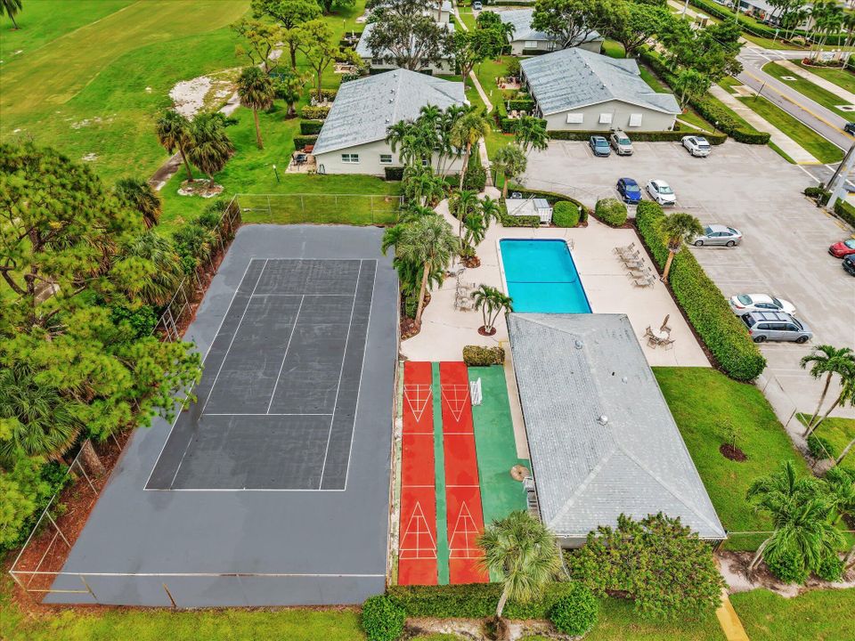 Active With Contract: $249,900 (2 beds, 2 baths, 1020 Square Feet)