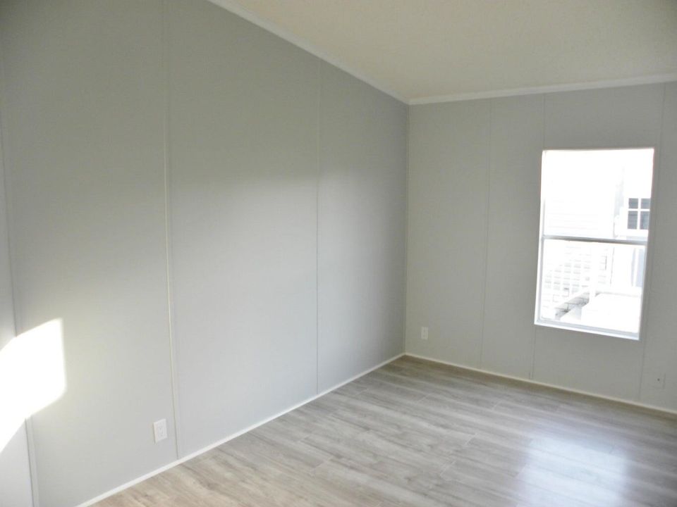 For Sale: $99,500 (2 beds, 2 baths, 1326 Square Feet)