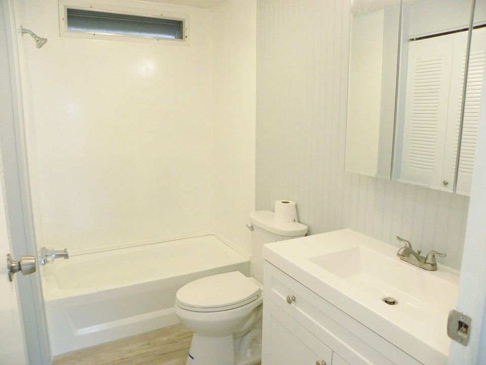 For Sale: $99,500 (2 beds, 2 baths, 1326 Square Feet)