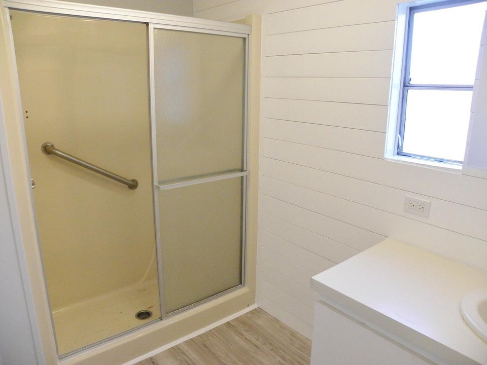 For Sale: $99,500 (2 beds, 2 baths, 1326 Square Feet)