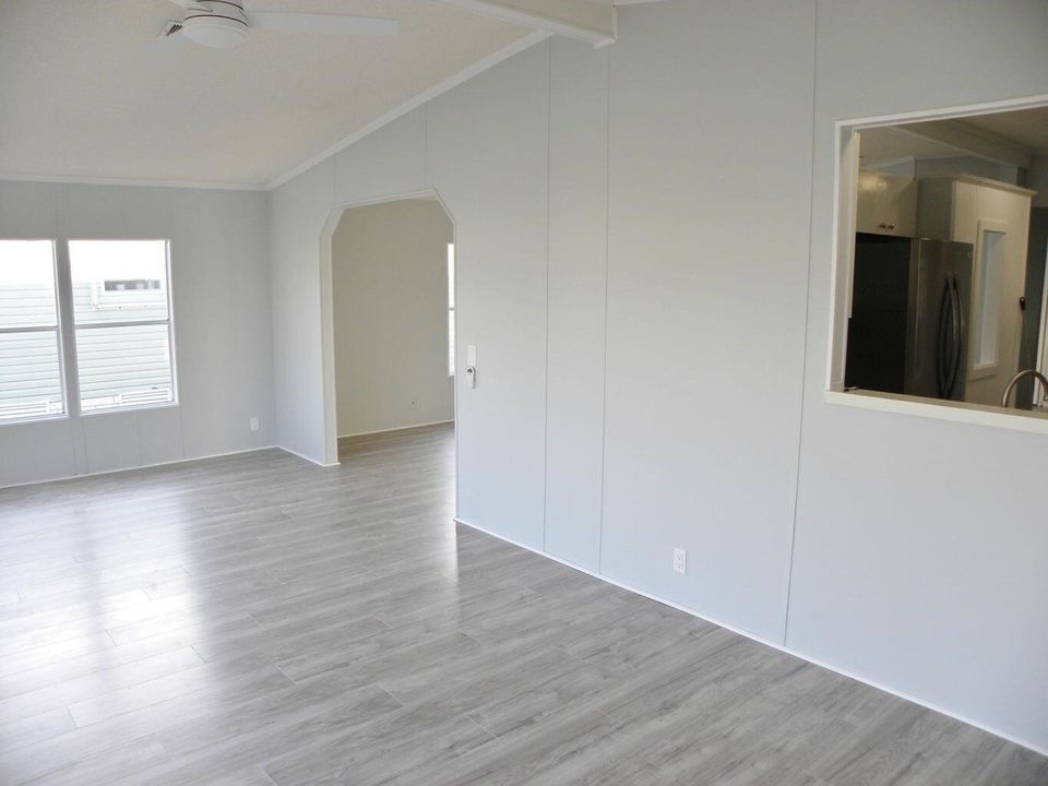 For Sale: $99,500 (2 beds, 2 baths, 1326 Square Feet)