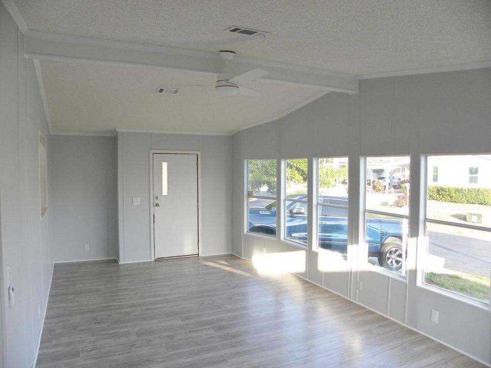 For Sale: $99,500 (2 beds, 2 baths, 1326 Square Feet)