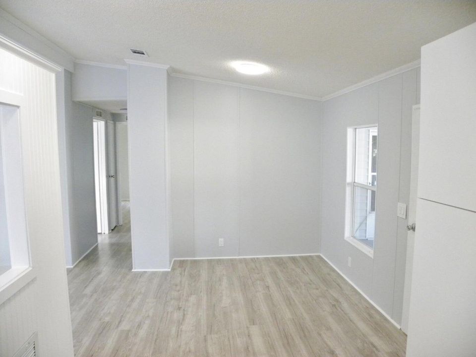 For Sale: $99,500 (2 beds, 2 baths, 1326 Square Feet)