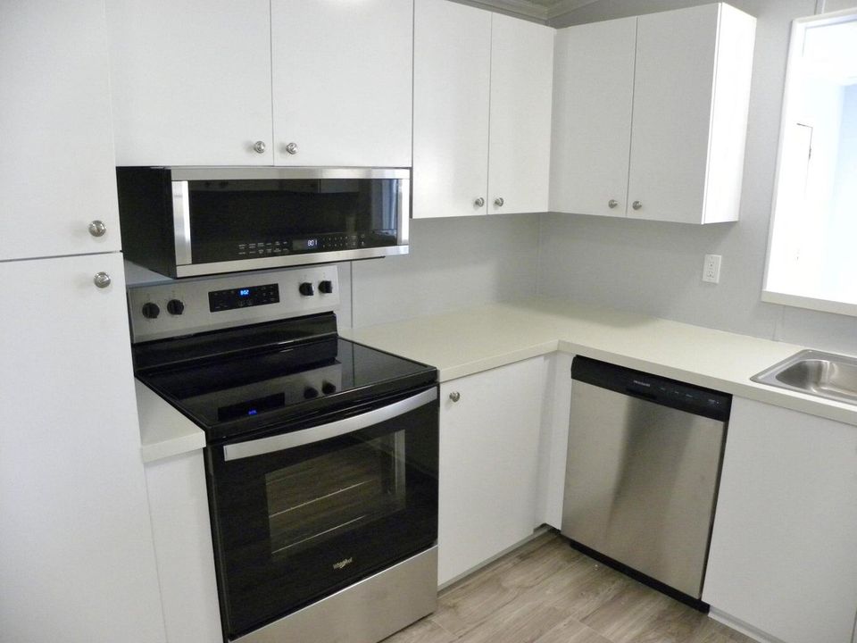 For Sale: $99,500 (2 beds, 2 baths, 1326 Square Feet)