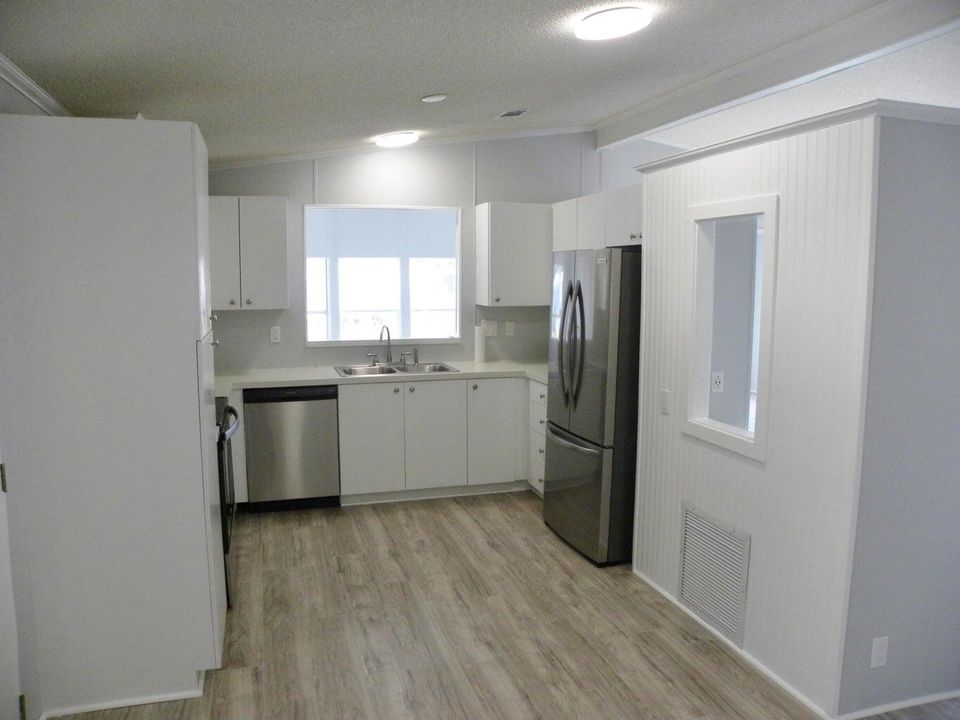 For Sale: $99,500 (2 beds, 2 baths, 1326 Square Feet)