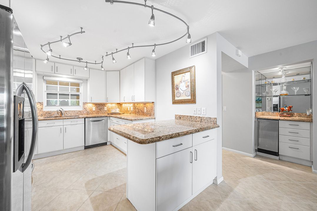 For Sale: $315,000 (3 beds, 2 baths, 1711 Square Feet)