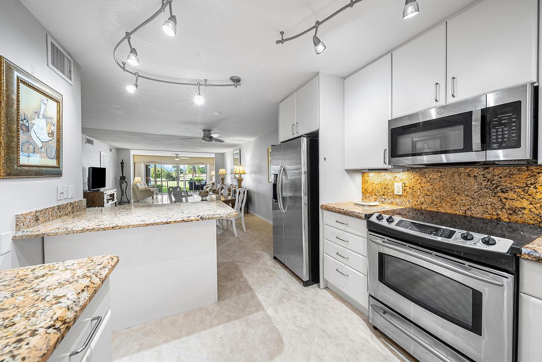 For Sale: $315,000 (3 beds, 2 baths, 1711 Square Feet)