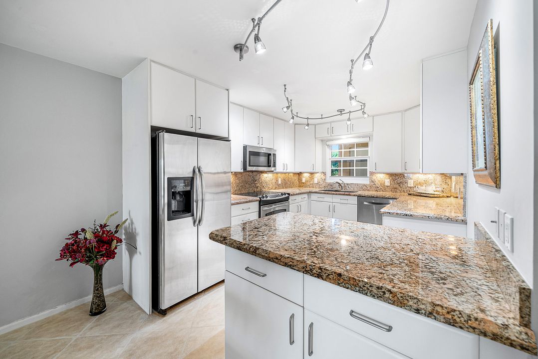 For Sale: $315,000 (3 beds, 2 baths, 1711 Square Feet)