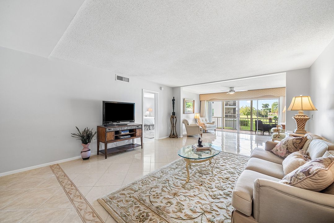 For Sale: $315,000 (3 beds, 2 baths, 1711 Square Feet)