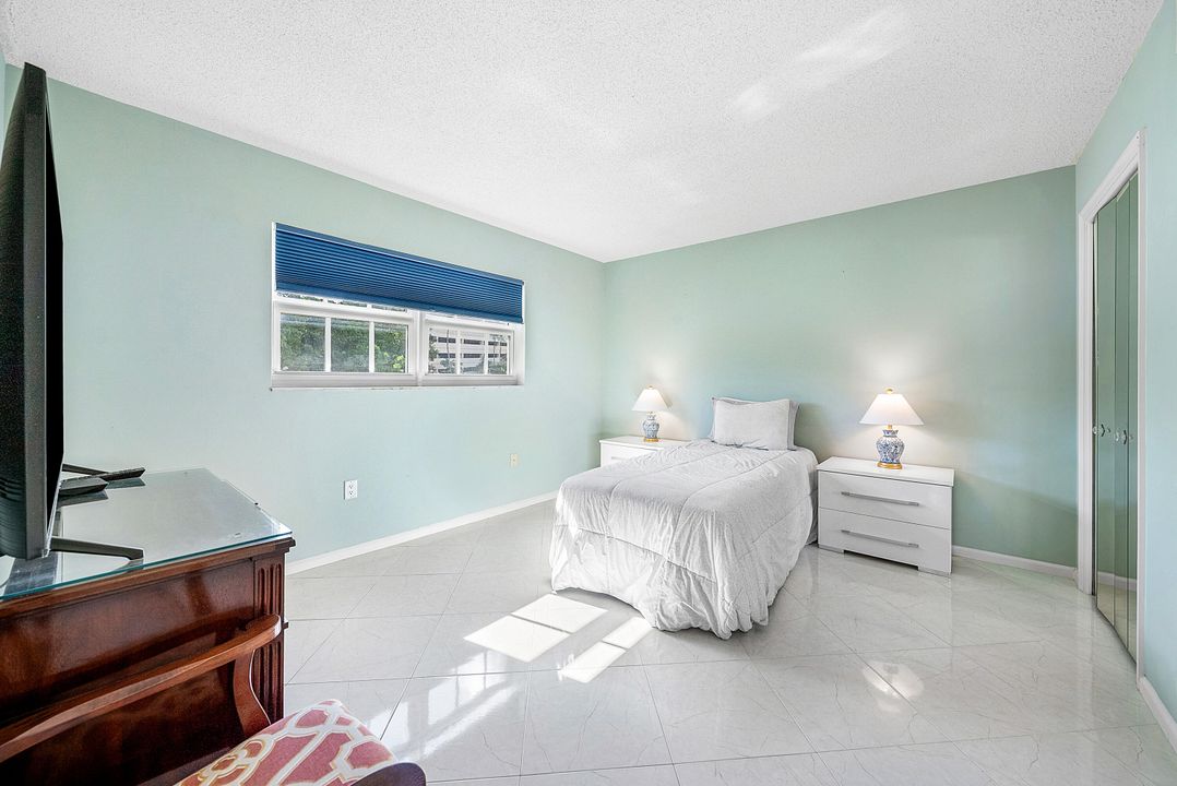 For Sale: $315,000 (3 beds, 2 baths, 1711 Square Feet)