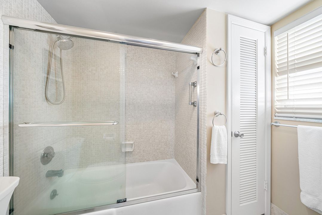 For Sale: $315,000 (3 beds, 2 baths, 1711 Square Feet)