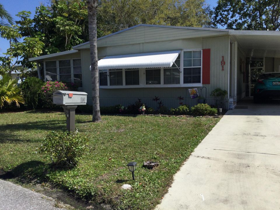 For Sale: $89,900 (2 beds, 2 baths, 1359 Square Feet)