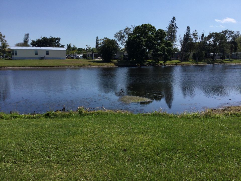 For Sale: $89,900 (2 beds, 2 baths, 1359 Square Feet)