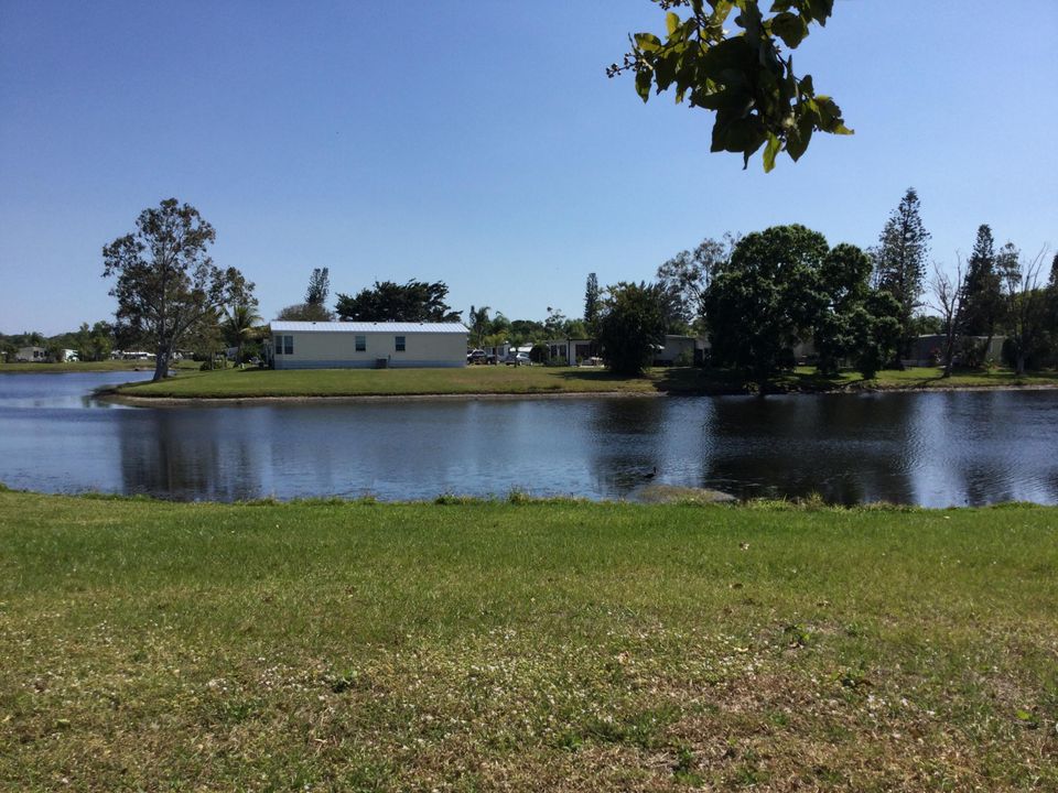 For Sale: $89,900 (2 beds, 2 baths, 1359 Square Feet)