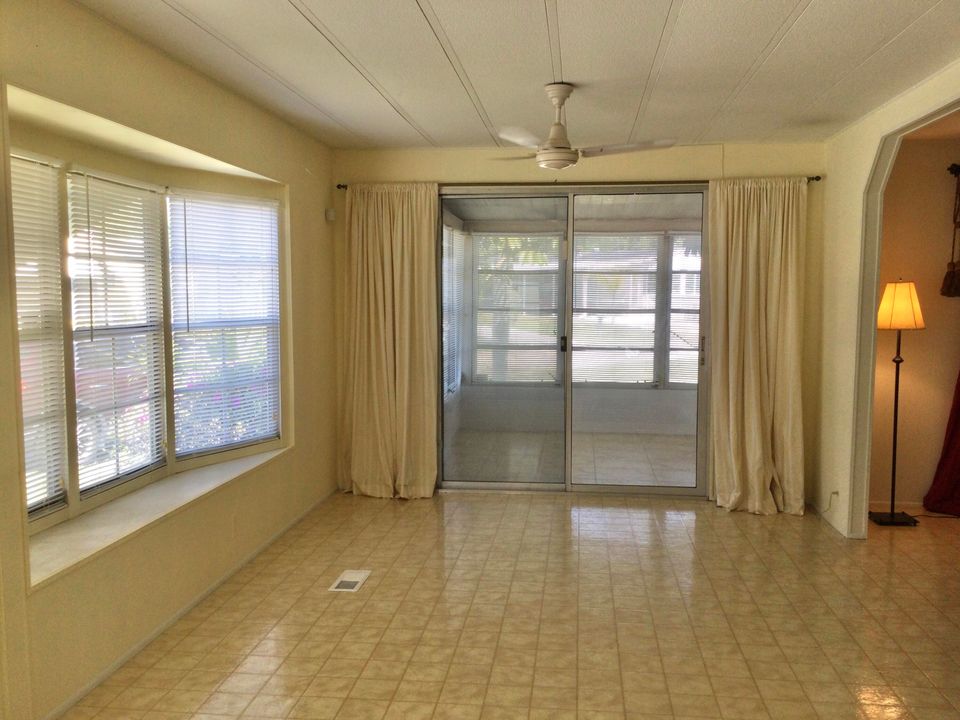 For Sale: $89,900 (2 beds, 2 baths, 1359 Square Feet)