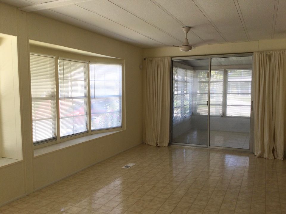 For Sale: $89,900 (2 beds, 2 baths, 1359 Square Feet)