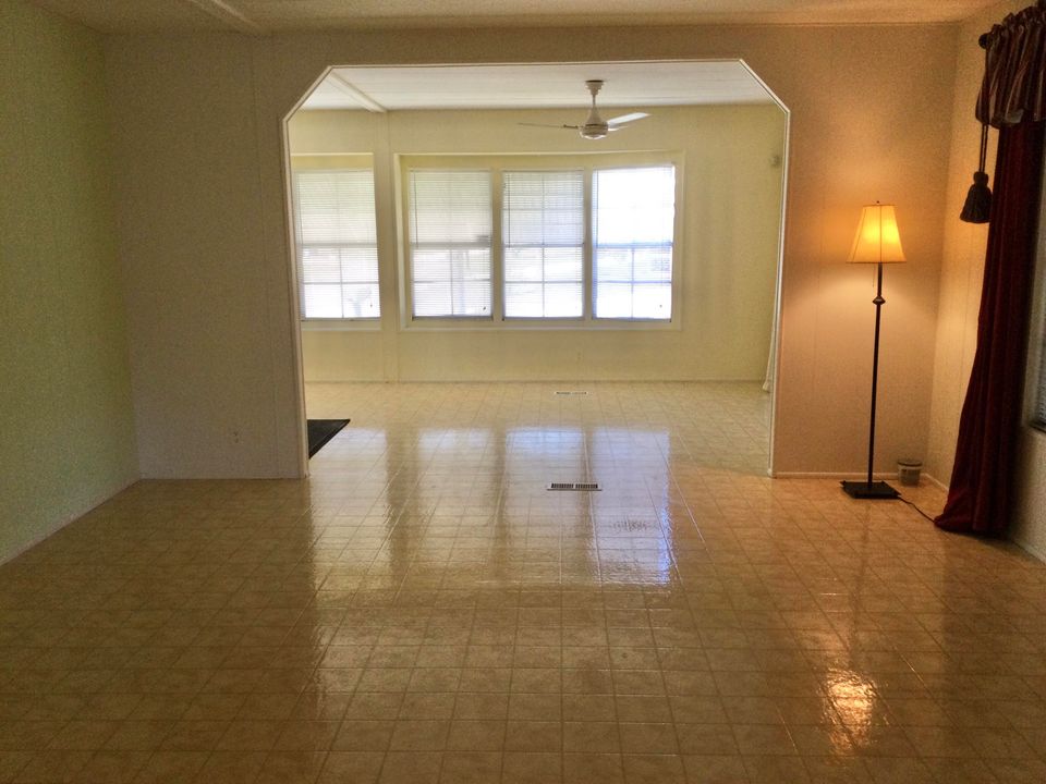 For Sale: $89,900 (2 beds, 2 baths, 1359 Square Feet)