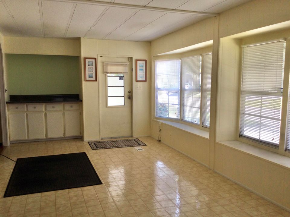 For Sale: $89,900 (2 beds, 2 baths, 1359 Square Feet)