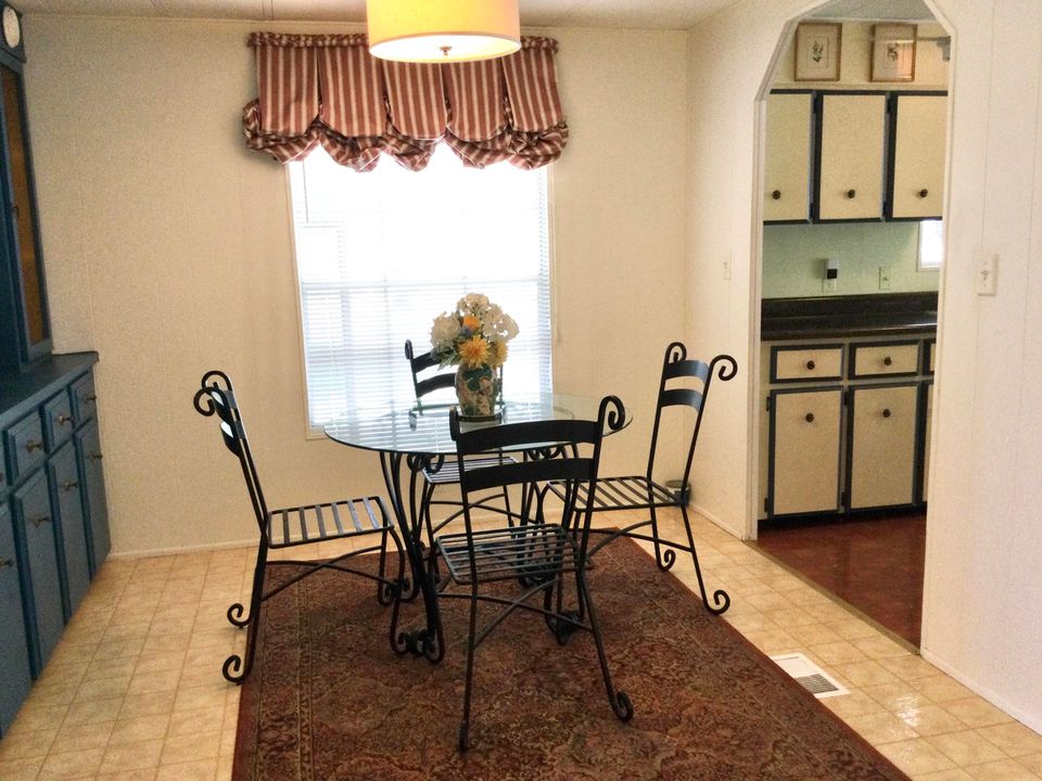 For Sale: $89,900 (2 beds, 2 baths, 1359 Square Feet)