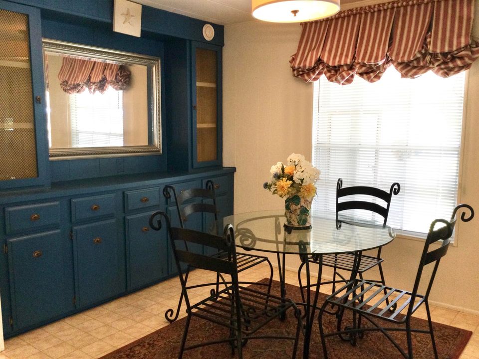 For Sale: $89,900 (2 beds, 2 baths, 1359 Square Feet)