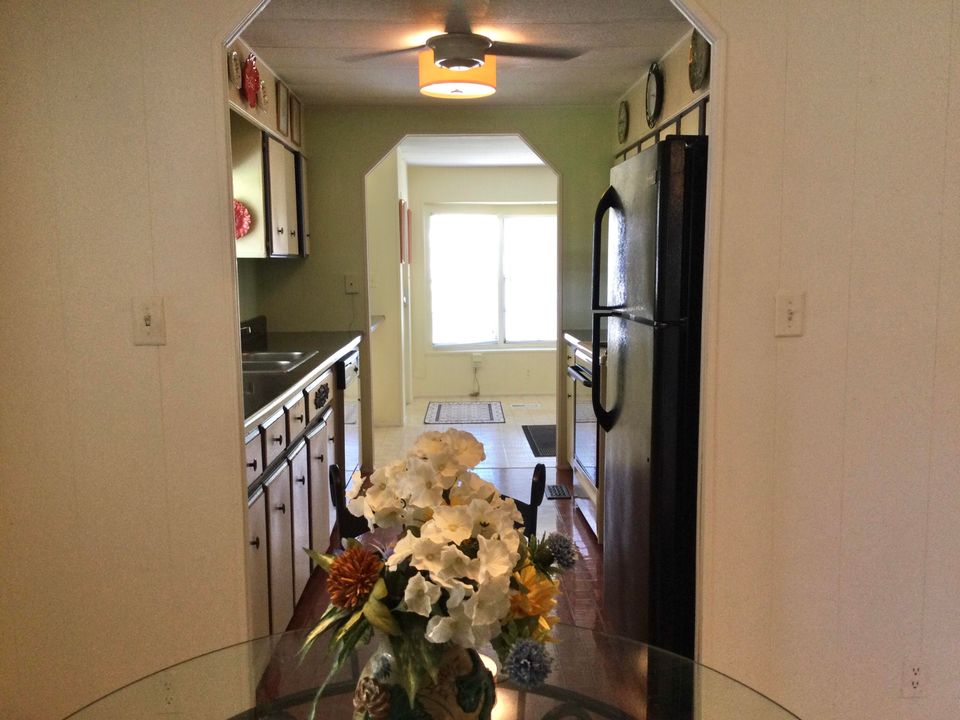 For Sale: $89,900 (2 beds, 2 baths, 1359 Square Feet)