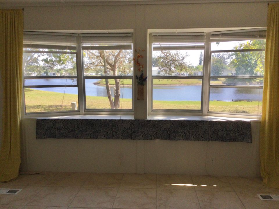 For Sale: $89,900 (2 beds, 2 baths, 1359 Square Feet)