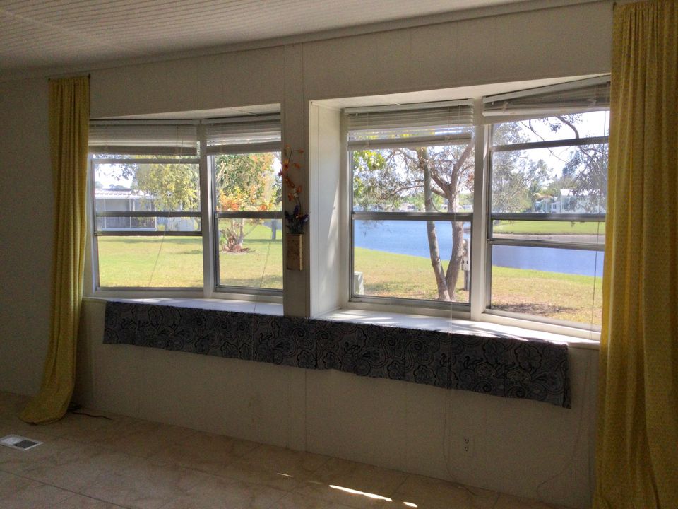 For Sale: $89,900 (2 beds, 2 baths, 1359 Square Feet)