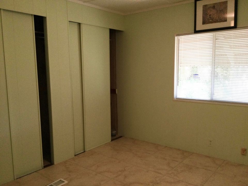 For Sale: $89,900 (2 beds, 2 baths, 1359 Square Feet)