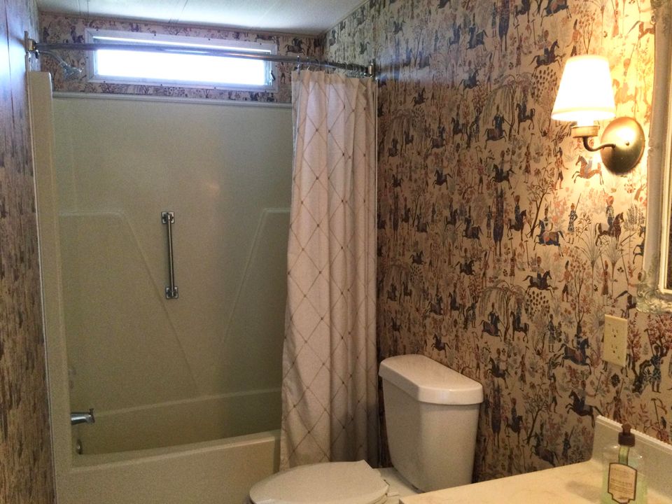 For Sale: $89,900 (2 beds, 2 baths, 1359 Square Feet)